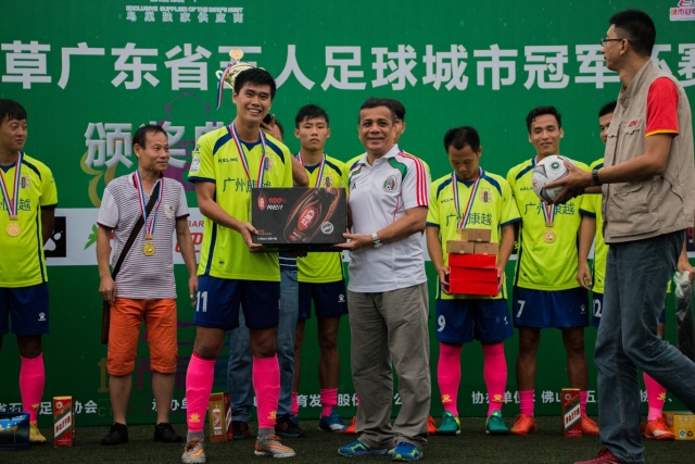 贝林厄姆：更衣室有很多领袖我们互相尊重